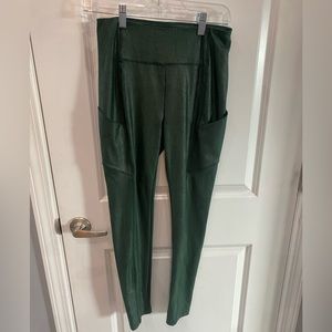 2 SAINTS Medium faux wax shimmer stretch legging pant green EUC